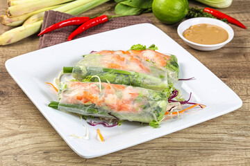 Vietnamese spring roll with prawn and salad