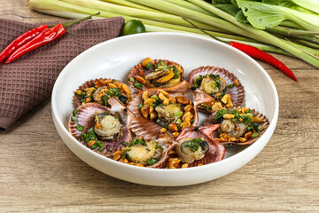 Baked scallops with scalion oil