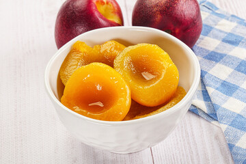 Canned peaches with sweet syrope