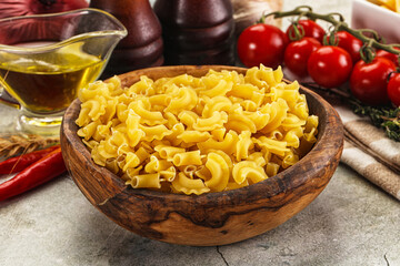 Raw dry Italian pasta Gallo
