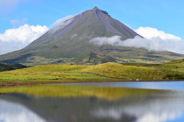 Fototapeta premium View of Pico mountain, highest mountain of Portugal, reflected in Captain's lake