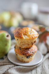 Muffins with chocolate and pears 