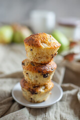Muffins with chocolate and pears 