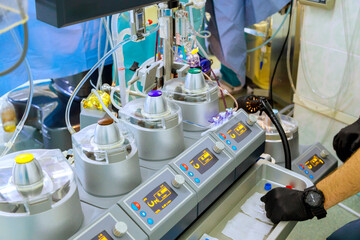 Working machine during heart surgery for artificial blood circulation