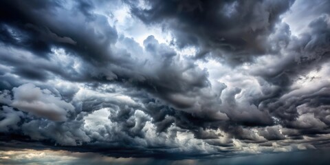 Obraz premium Dramatic Overcast Sky with Heavy Dense Clouds in Moody Gray Atmosphere for Background or Design