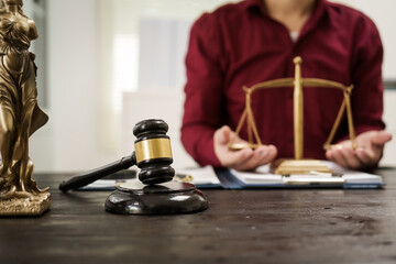 A male lawyer is working at his desk on an online judicial review, focusing on justice, fairness, and legal compliance.He reviews cases, contracts, and legal matters based on general law principles