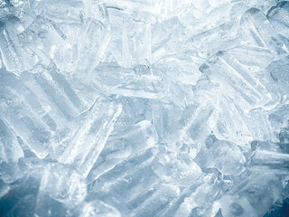 Obraz premium Ice cubes background, ice cube texture or background It makes me feel fresh and feel good, In the summer, ice and cold drinks will make us feel relaxed, Made for beverage or refreshment business.