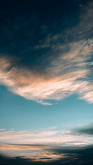 Fototapeta premium Cielo con nubes abstractas