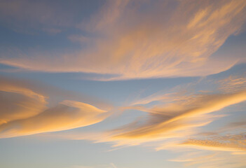 Obraz premium sky, sunset, clouds, sun, sunrise, cloud, nature, blue, evening, orange, light, sunlight, dusk, landscape, beautiful, red, weather, cloudscape, summer, dawn, yellow, color, dramatic, bright, heaven