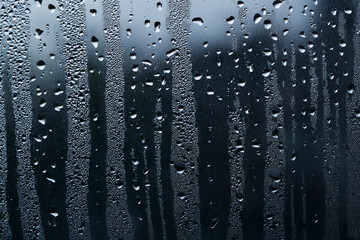 Fensterscheibe mit Regentropfen