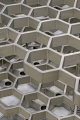 Openwork three-dimensional metal grid with hexagonal cells