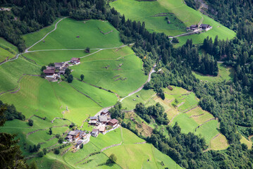 Bergbauernhöfe und Almen