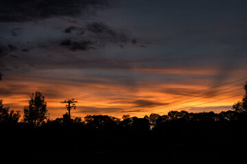 tarde roja de otoño