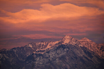 Naklejka premium sunset over the mountains
