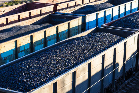 transportation of coal in freight railway cars. An open method of transporting fuel by rail.