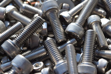 たくさんのボルトとネジ類