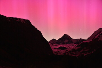 Nordlicht, Polarlicht, Großglockner, Aurora Borealis, Österreich, Himmel, Nacht, Leuchterscheinung, Stickstoff, Sauerstoff, Atome, Erde, Nordhalbkugel, Atmosphäre, Hochatmosphäre, leuchten, selten, ra