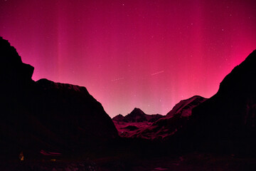 Nordlicht, Polarlicht, Großglockner, Aurora Borealis, Österreich, Himmel, Nacht, Leuchterscheinung, Stickstoff, Sauerstoff, Atome, Erde, Nordhalbkugel, Atmosphäre, Hochatmosphäre, leuchten, selten, ra