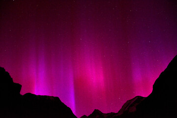 Nordlicht, Polarlicht, Großglockner, Aurora Borealis, Österreich, Himmel, Nacht, Leuchterscheinung, Stickstoff, Sauerstoff, Atome, Erde, Nordhalbkugel, Atmosphäre, Hochatmosphäre, leuchten, selten, ra