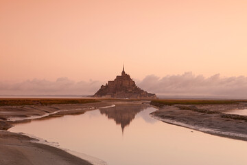 Obraz premium Mont-Saint-Michel at sumrise, Normandy, France