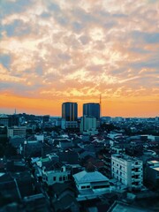 Obraz premium Blueish Town and Buildings under Bright Twilight Sky