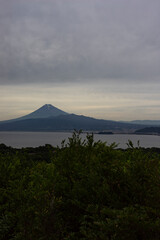 Fototapeta premium 夕方沼津市から見た初夏の富士山