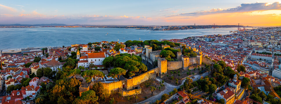 View of Alfama, one of Lisbon&rsquo;s oldest areas with shops selling traditional crafts and cafes, Portugal