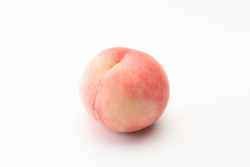 白背景に美味しそうな桃