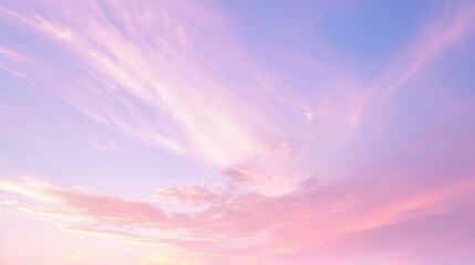 Obraz premium A peaceful sky at dusk with soft pink and purple hues, and a few wispy clouds scattered across the horizon