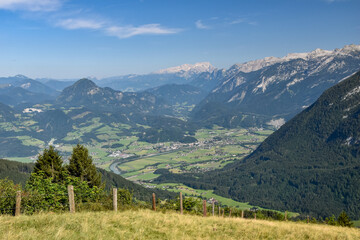 Aussicht von der Rossfeld-Panoramastra&szlig;e auf Golling und den Hohen Dachstein, Land Salzburg, &Ouml;sterreich