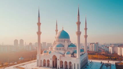 Obraz premium A stunning aerial view of a grand mosque, showcasing intricate architecture and soaring minarets against a city skyline.