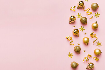 Christmas composition. a pattern of christmas balls on colored background. Flat lay, top view New year decor