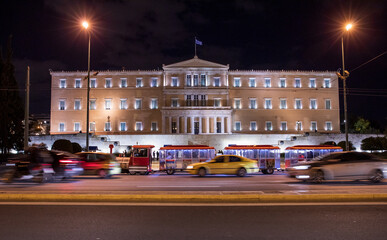 Fototapeta premium Greek parliament, Syntagma square, Athens, Greece at night.