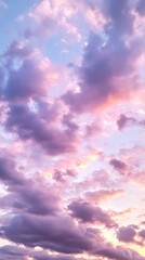 Obraz premium Beautiful sky with soft pink and purple clouds at sunset, creating a serene and calming atmosphere for relaxation and inspiration.