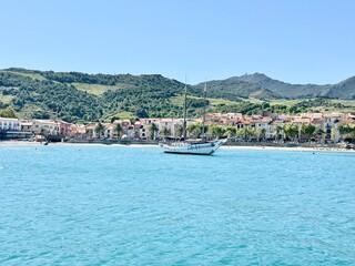Obraz premium View of the Mediterranean coast from the village of Collioure. 
