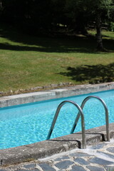 Alberca azul turquesa 