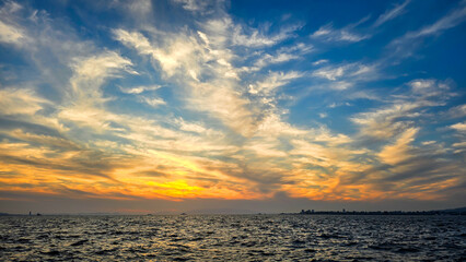 Obraz premium A wide angle sunset view 