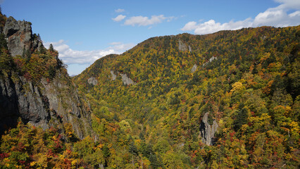 北海道定山渓にある豊平峡ダムの紅葉の写真