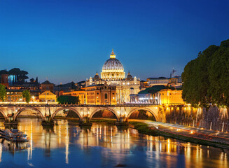 Fototapeta premium Night view of the Basilica St Peter in Rome, Italy