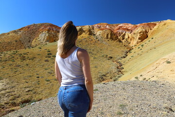 Naklejka premium Altai Republic. Tourists pose against the background of Martian and Moon landscapes – deserted area with canyons.
