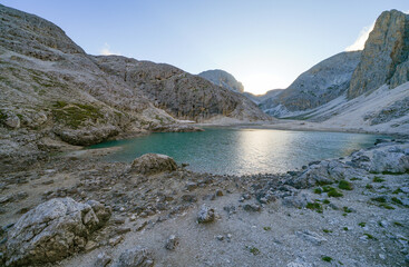 Obraz premium Scenic wide angle landscape of Lago d'Antermoia, a glacial lake in Antermoia valley, Dolomites, South Tyrol, Italy, Europe