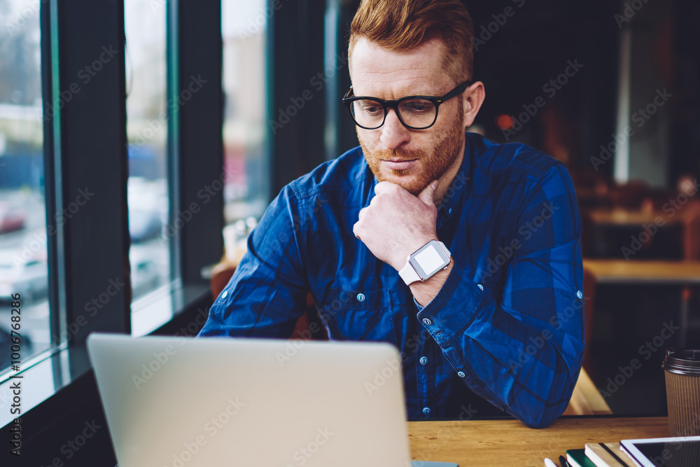 Aufkleber pondering hipster guy watching important webinar for certification training in programming, serious 