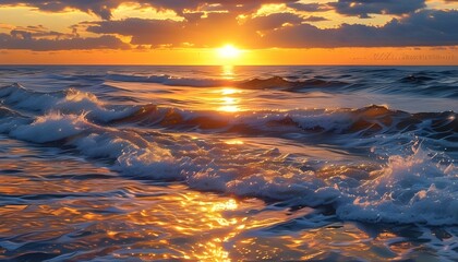 Obraz premium Ocean Tides Flowing Gently at Sunset with Golden Reflections