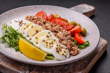 Salad with tuna pieces, boiled egg, cherry tomatoes, lettuce