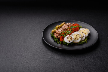 Salad with tuna pieces, boiled egg, cherry tomatoes, lettuce