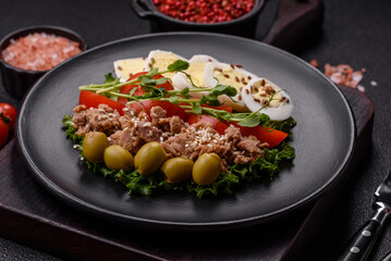 Salad with tuna pieces, boiled egg, cherry tomatoes, lettuce
