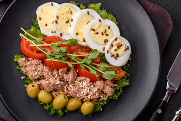 Salad with tuna pieces, boiled egg, cherry tomatoes, lettuce