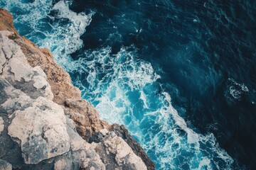 Obraz premium View from Above: Coastal Serenity with Rocky Shoreline and Blue Ocean Waves