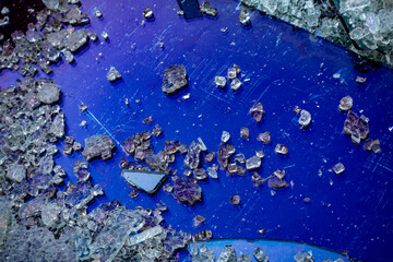 Bruchglas im Recycling Container