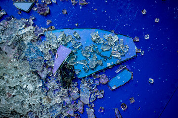 Bruchglas im Recycling Container
